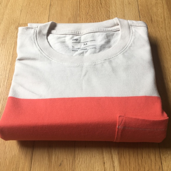 2/$20⭐️🕶 GAP Mens T shirt with chest pocket - Picture 4 of 4